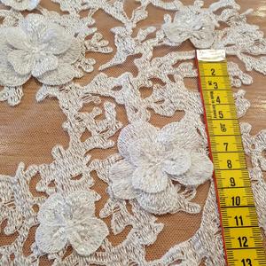 HAFT NA TIULU ZDOBIONY CEKINAMI