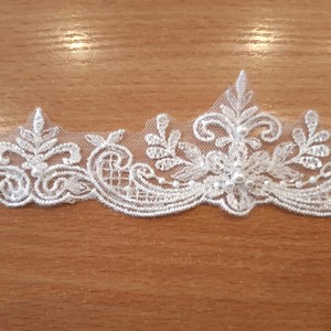 TAŚMA ZDOBIONA CEKINAMI