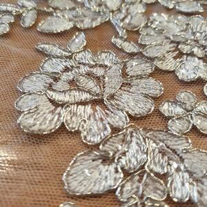 HAFT NA TIULU ZDOBIONY CEKINAMI+SREBNA NITKA 