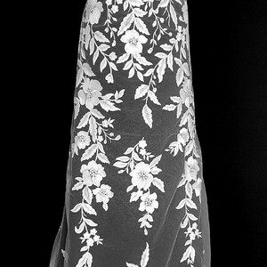 HAFT NA TIULU ZDOBIONY CEKINAMI - 5388