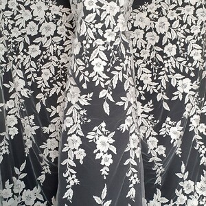 HAFT NA TIULU ZDOBIONY CEKINAMI