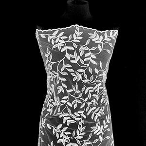 HAFT NA TIULU ZDOBIONY CEKINAMI