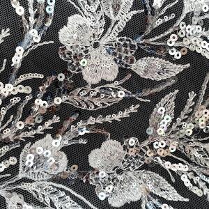 HAFT NA TIULU ZDOBIONY CEKINAMI