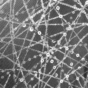 HAFT NA TIULU ZDOBIONY CEKINAMI