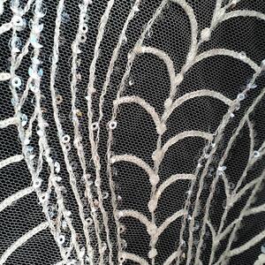 HAFT NA TIULU ZDOBIONY CEKINAMI