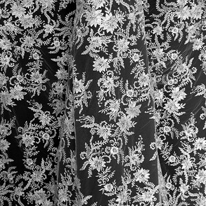 HAFT NA TIULU ZDOBIONY CEKINAMI