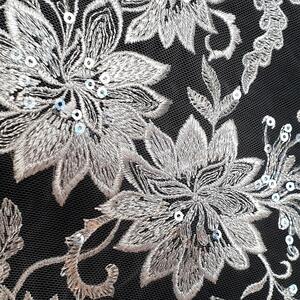 HAFT NA TIULU ZDOBIONY CEKINAMI