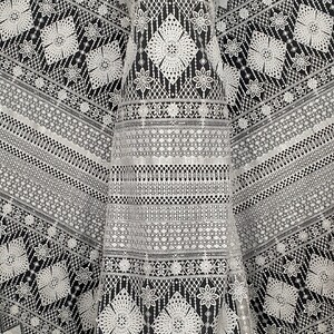 HAFT NA TIULU ZDOBIONY CEKINAMI