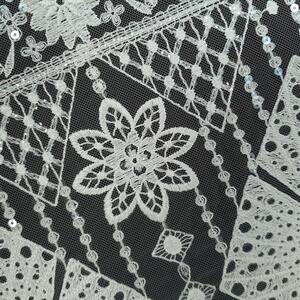 HAFT NA TIULU ZDOBIONY CEKINAMI