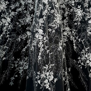 HAFT NA TIULU ZDOBIONY CEKINAMI 