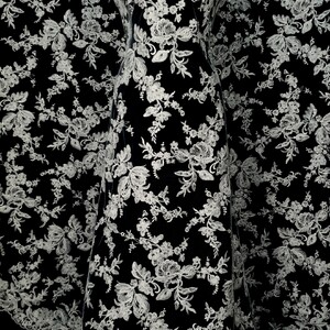 HAFT NA TIULU ZDOBIONY CEKINAMI