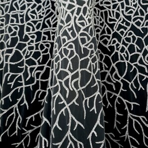 HAFT NA TIULU ZDOBIONY CEKINAMI