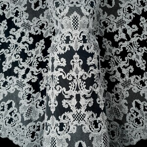 HAFT NA TIULU ZDOBIONY CEKINAMI