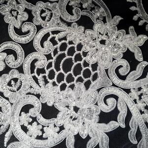 HAFT NA TIULU ZDOBIONY CEKINAMI