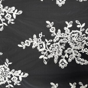 HAFT NA TIULU ZDOBIONY CEKINAMI