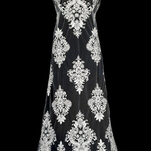 HAFT NA TIULU ZDOBIONY CEKINAMI - 8473SS