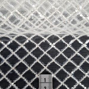 HAFT NA TIULU ZDOBIONY CEKINAMI