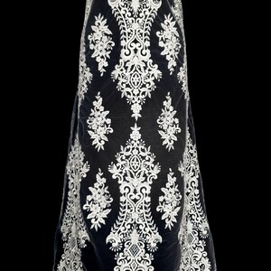 HAFT NA TIULU ZDOBIONY CEKINAMI - 8911MA