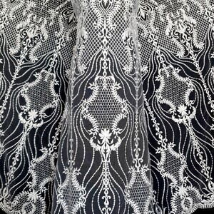 HAFT NA TIULU ZDOBIONY CEKINAMI