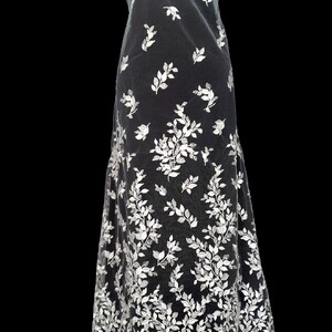 HAFT NA TIULU ZDOBIONY CEKINAMI - 5700