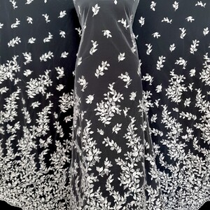 HAFT NA TIULU ZDOBIONY CEKINAMI