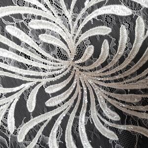 HAFT NA PODKŁADZIE ZDOBIONY