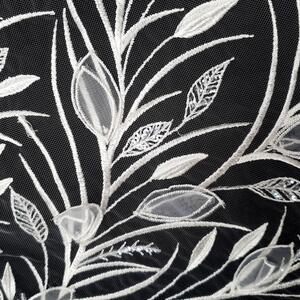 HAFT NA TIULU ZDOBIONY CEKINAMI