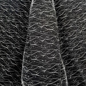 DELIKATNA KORONKA Z CEKINAMI