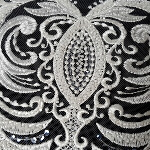 HAFT NA TIULU ZDOBIONY KORALIKAMI