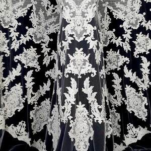 HAFT NA TIULU ZDOBIONY CEKINAMI I KORALIKAMI