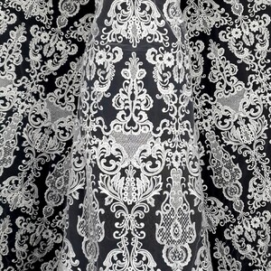 HAFT NA TIULU ZDOBIONY CEKINAMI