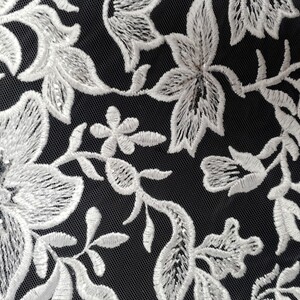 HAFT NA TIULU ZDOBIONY CEKINAMI