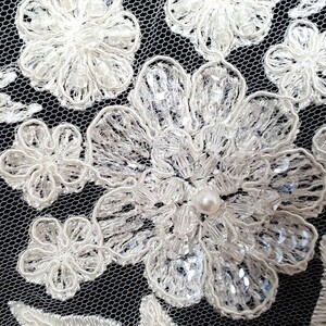 HAFT NA TIULU ZDOBIONY KORALIKAMI