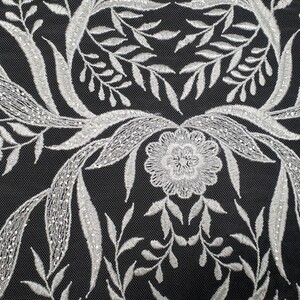 HAFT ZDOBIONY CEKINAMI