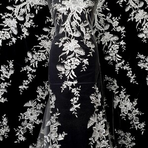 HAFT NA TIULU ZDOBIONY CEKINAMI