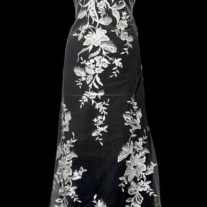 HAFT NA TIULU ZDOBIONY CEKINAMI