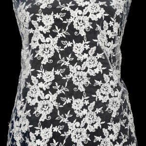 HAFT KODEROWY ZDOBIONY CEKINAMI