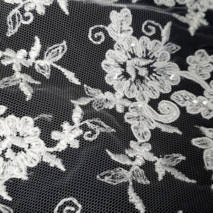 HAFT KODEROWY ZDOBIONY CEKINAMI