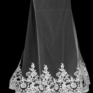 HAFT KODEROWY NA TIULU Z CEKINAMI - 3211 