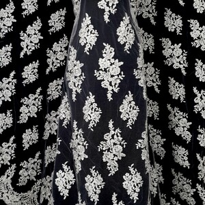 HAFT NA TIULU ZDOBIONY CEKINAMI