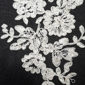 HAFT NA TIULU ZDOBIONY CEKINAMI