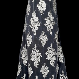 HAFT NA TIULU ZDOBIONY CEKINAMI+SREBNA NITKA  - EF004