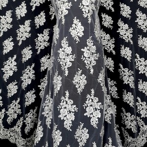 HAFT NA TIULU ZDOBIONY CEKINAMI+SREBNA NITKA 