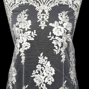 HAFT NA TIULU ZDOBIONY CEKINAMI+SREBNA NITKA 