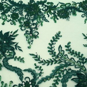 HAFT NA TIULU ZDOBIONY CEKINAMI