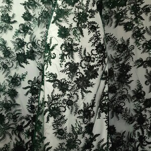 HAFT NA TIULU ZDOBIONY CEKINAMI