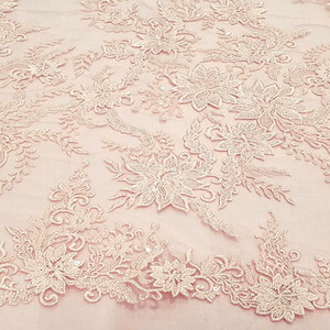 HAFT NA TIULU ZDOBIONY CEKINAMI