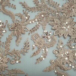 HAFT NA TIULU ZDOBIONY CEKINAMI