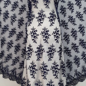 HAFT NA TIULU Z GIPIUROWYM BRZEGIEM