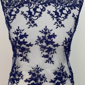 HAFT NA TIULU Z GIPIUROWYM BRZEGIEM